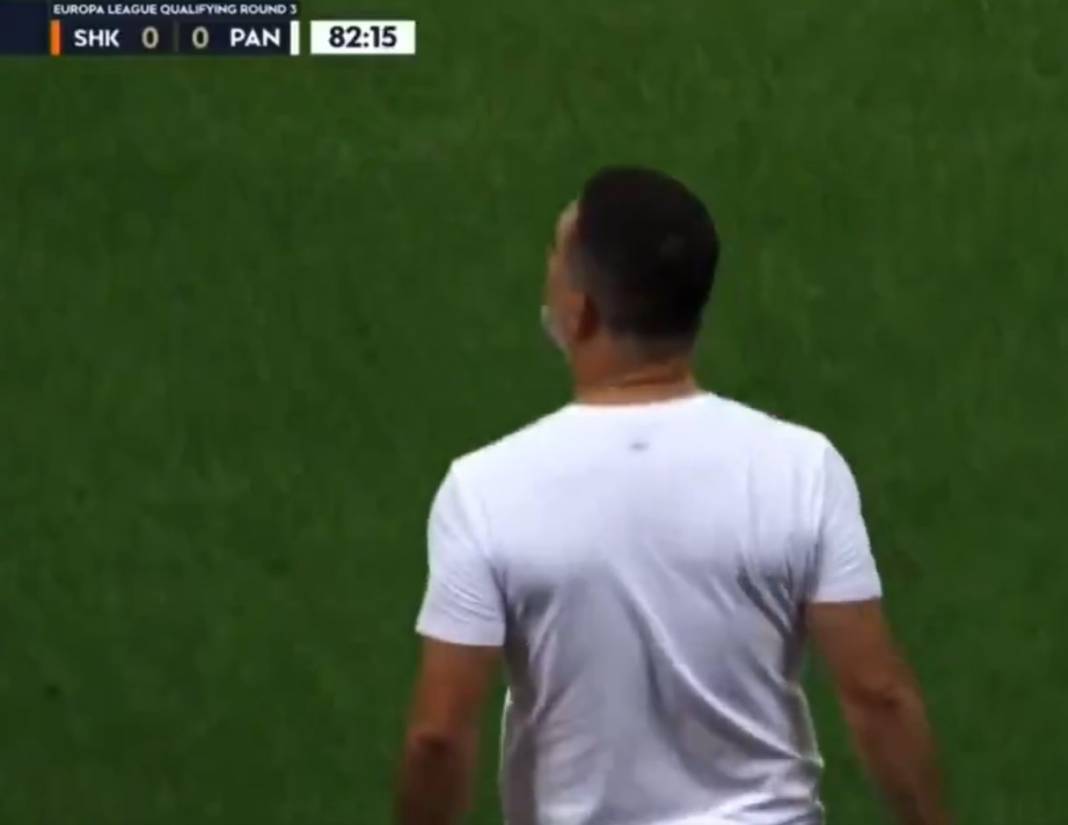 Rövanş maçı olaylı bitti: Arda Turan hakemin o kararı sonrası sinirden çılgına döndü! 4