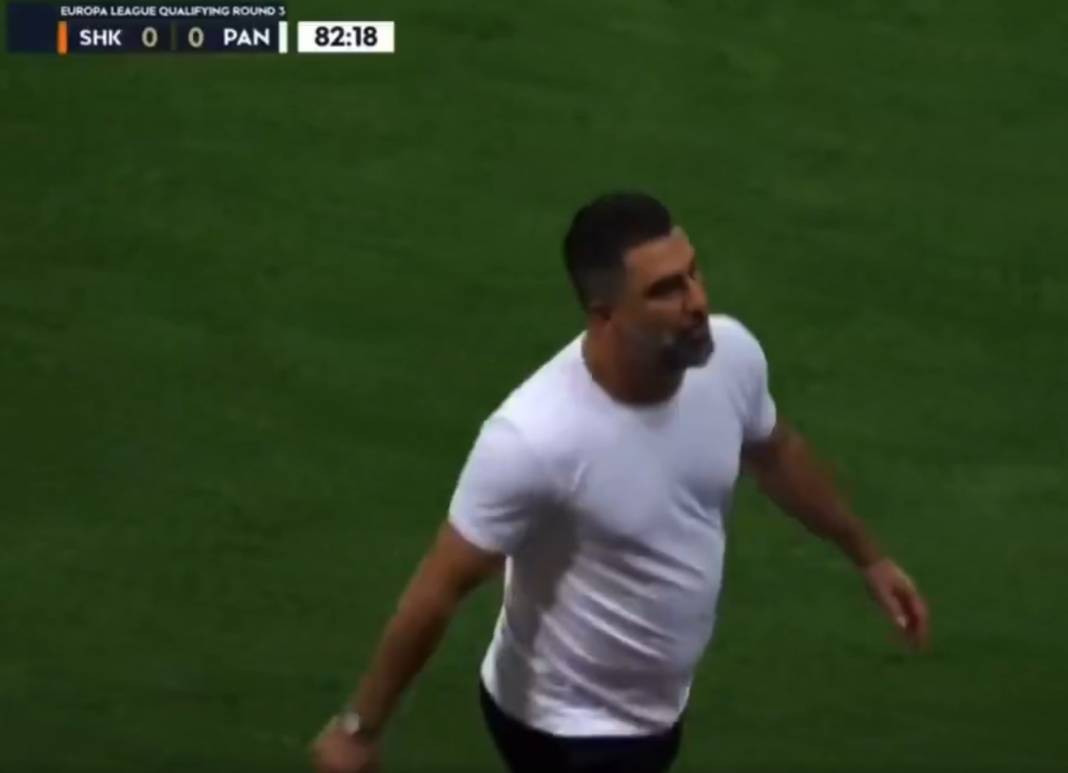 Rövanş maçı olaylı bitti: Arda Turan hakemin o kararı sonrası sinirden çılgına döndü! 1