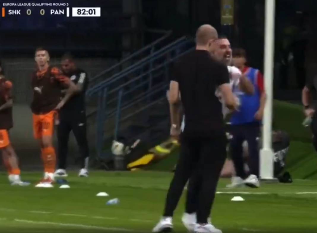 Rövanş maçı olaylı bitti: Arda Turan hakemin o kararı sonrası sinirden çılgına döndü! 5