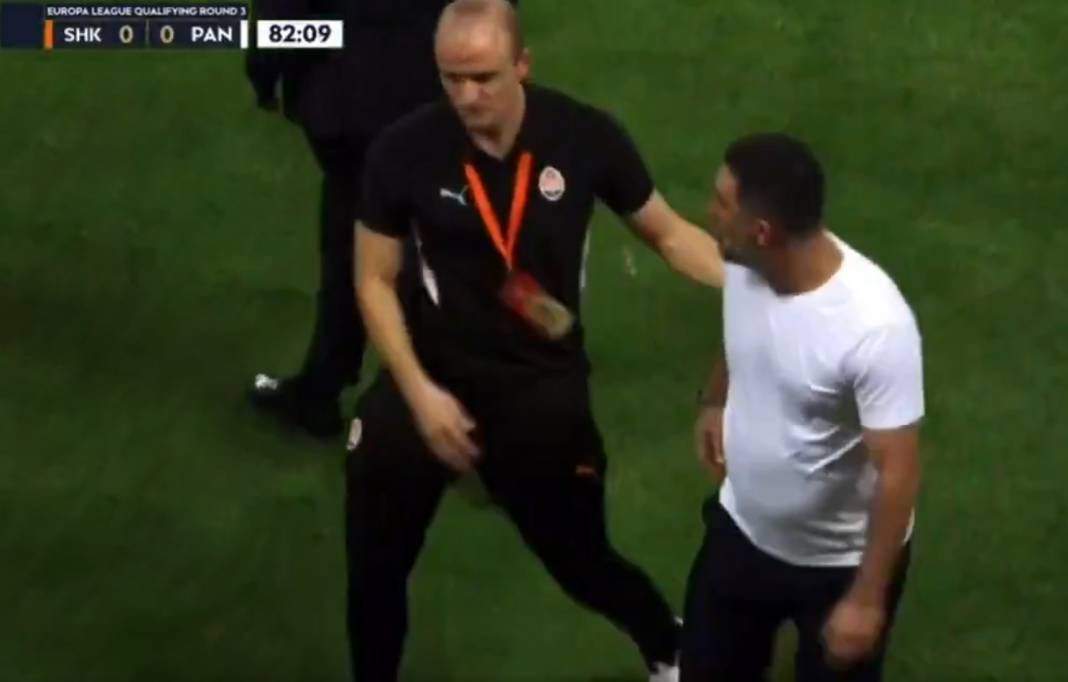 Rövanş maçı olaylı bitti: Arda Turan hakemin o kararı sonrası sinirden çılgına döndü! 3