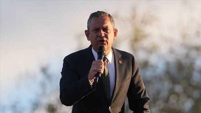 Özgür Özel'i zor duruma bırakacak iddia! Suç örgütü lideri Aziz İhsan Aktaş'a ait VIP aracını mı kullanıyor? 3