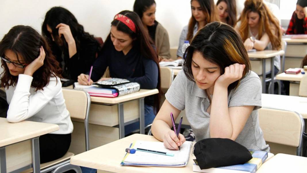 YÖK o tarihleri açıkladı: İşte 2025 üniversite kayıt tarihleri ve e-kayıt işlemleri! 8