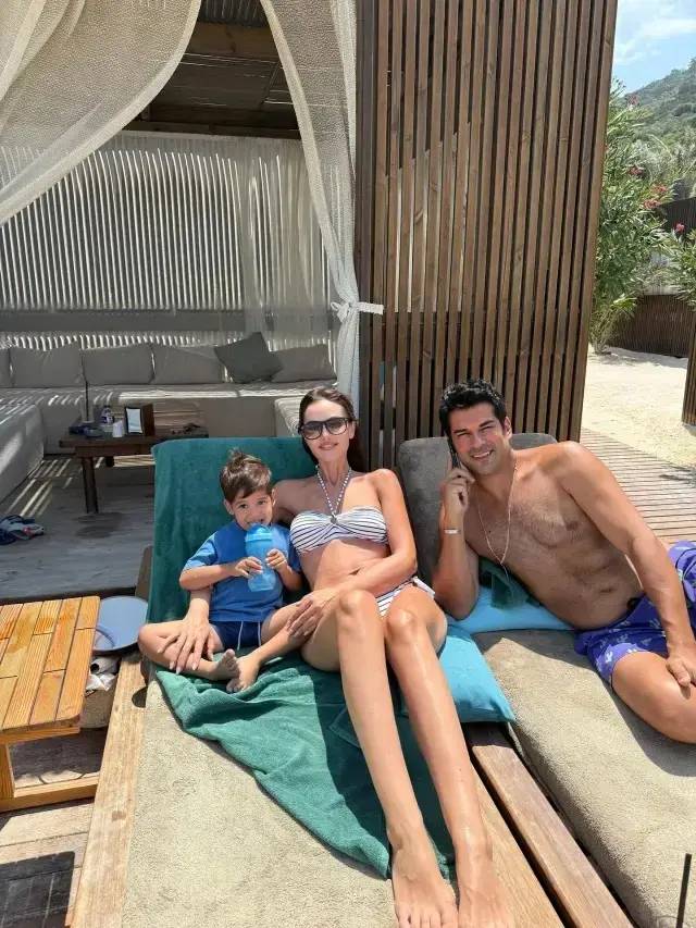 Ünlü çift ayrılıyor mu? Fahriye Evcen profilinden Özçivit soyadını neden kaldırdı? 7