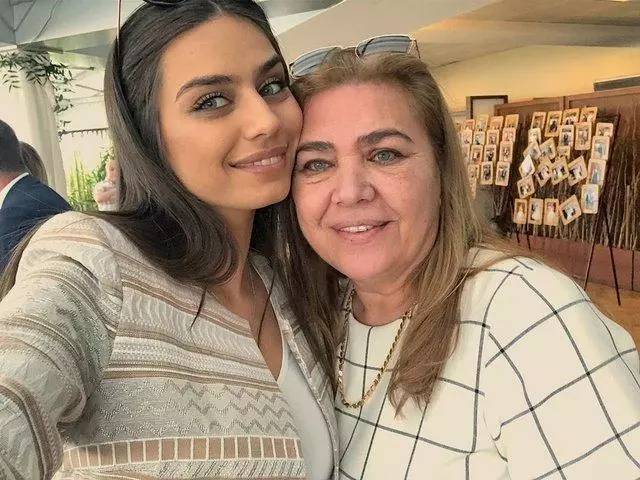 Mesut Özil'in kaynanası kızı Amine'den güzel çıktı! Meğer Asıl kraliçe anneymiş 4