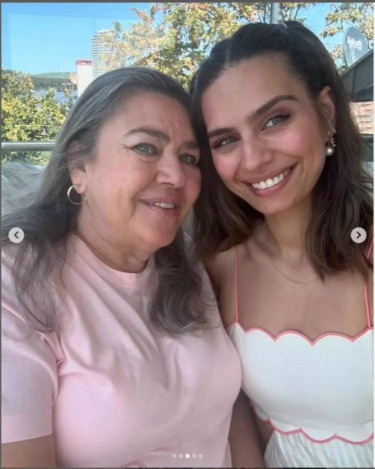 Mesut Özil'in kaynanası kızı Amine'den güzel çıktı! Meğer Asıl kraliçe anneymiş 7