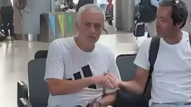 Jose Mourinho Türkiye'den ayrıldı! Binlerce kişi ile geldi, çantasını doldurup tek başına gitti 1