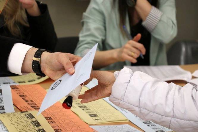 10 Büyükşehirde çarpıcı anket sonuçları! Bu gün seçim olsa oyunuzu hangi partiye verirdiniz? 9