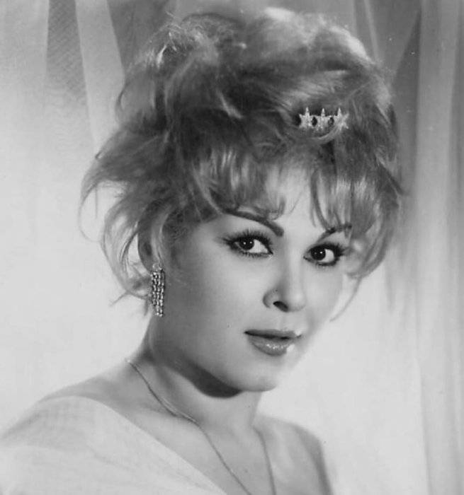 Türk sinemasına damga vurmuştu! Suzan Avcı'nın şimdiki halini görenler tanımakta güçlük çekiyor 4