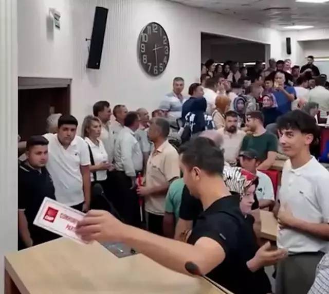 Topuklu efe krizi büyüyor! Özlem Çerçioğlu Özgür Özel hakkında suç duyurusunda bulundu 3