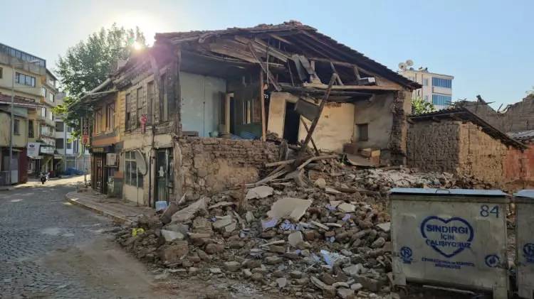 Balıkesir depremini nokta atışıyla bilmişti! Şener Üşümezsoy deprem olacak yerleri tek tek açıkladı! İstanbul için konuştu 11