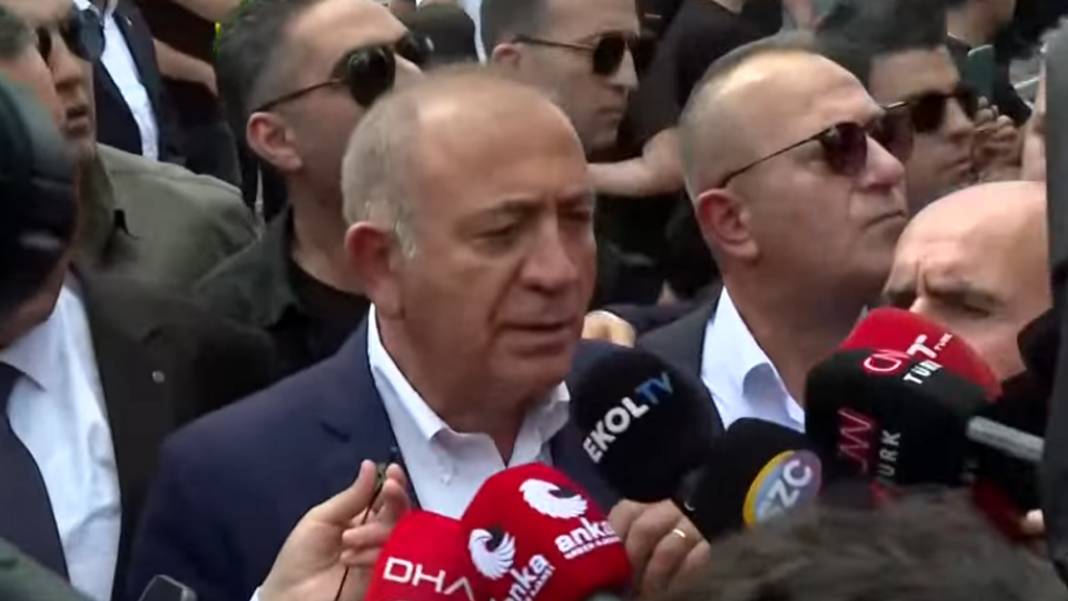 Gürsel Tekin'in girdiği CHP il binasında ortalık karıştı: CHP'li vekiller makam odasına barikat kurdu! 3