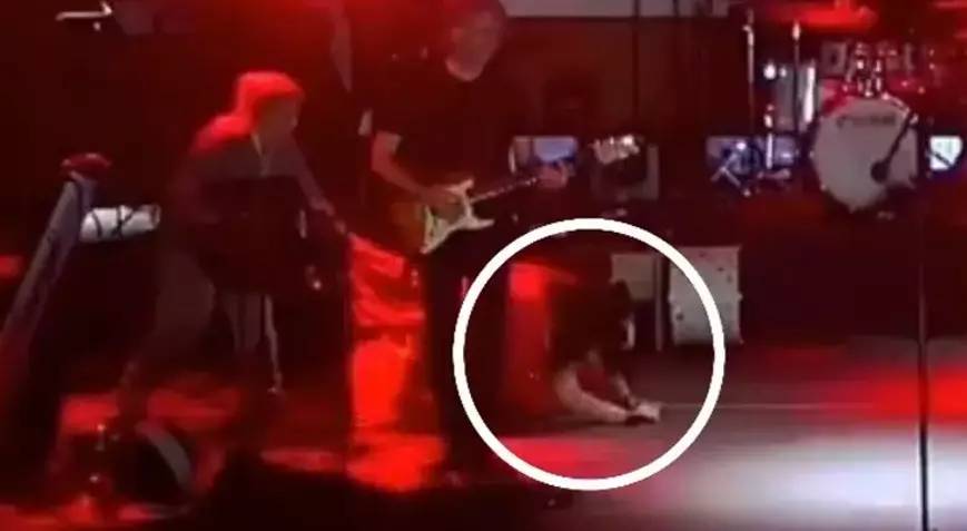 Tuğçe Kandemir'e sahnede kötü sürpriz: Bir anda yere kapaklandı! 2