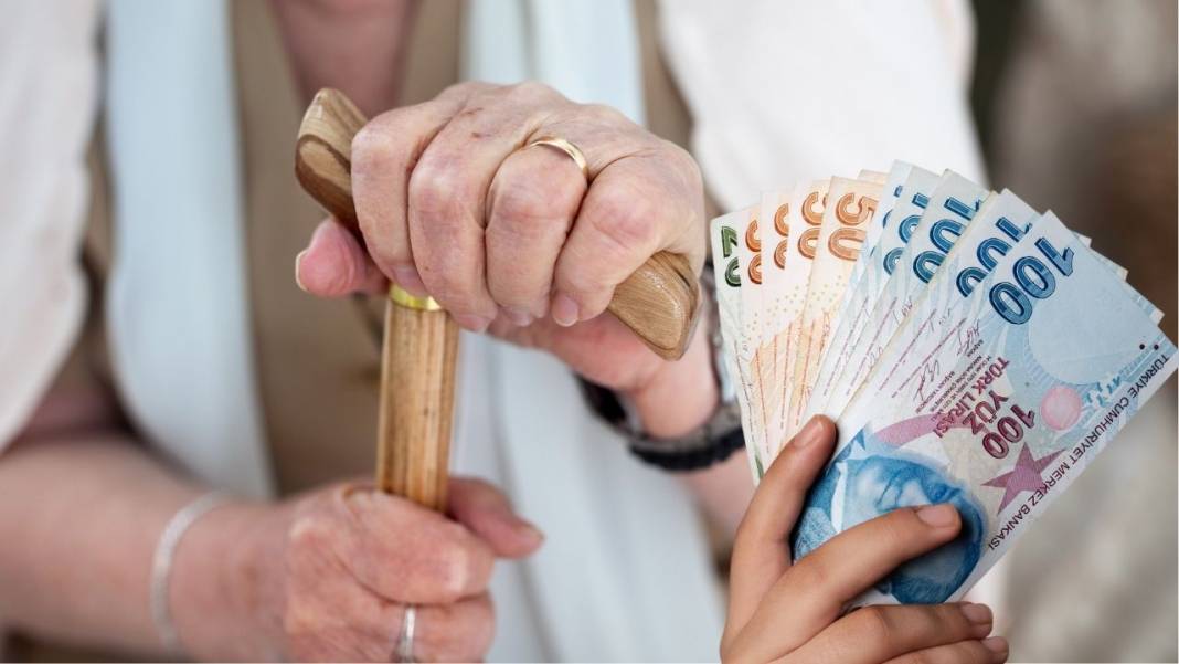 SSK ve Bağ-Kur emeklisi 2026 Ocak ayında emekli zammı ne kadar olur? Tahmini yeni emekli maaşları hesaplandı! Kim ne kadar alacak? 7