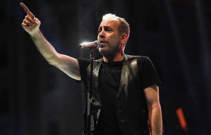 Haluk Levent konserinde fenalaştı hastaneye kaldırıldı! Haluk Levent'in sağlığı ile ilgili son durum ne? 11