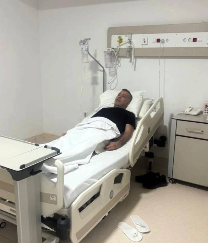 Haluk Levent konserinde fenalaştı hastaneye kaldırıldı! Haluk Levent'in sağlığı ile ilgili son durum ne? 4