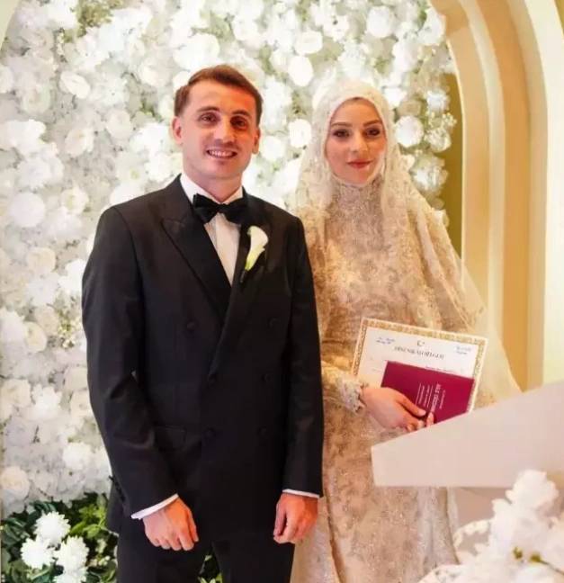 Kerem Aktürkoğlu eşine yapılan çirkin ve seviyesiz yorumlara isyan etti! Maddi ve manevi tazminat davası açıyor 6