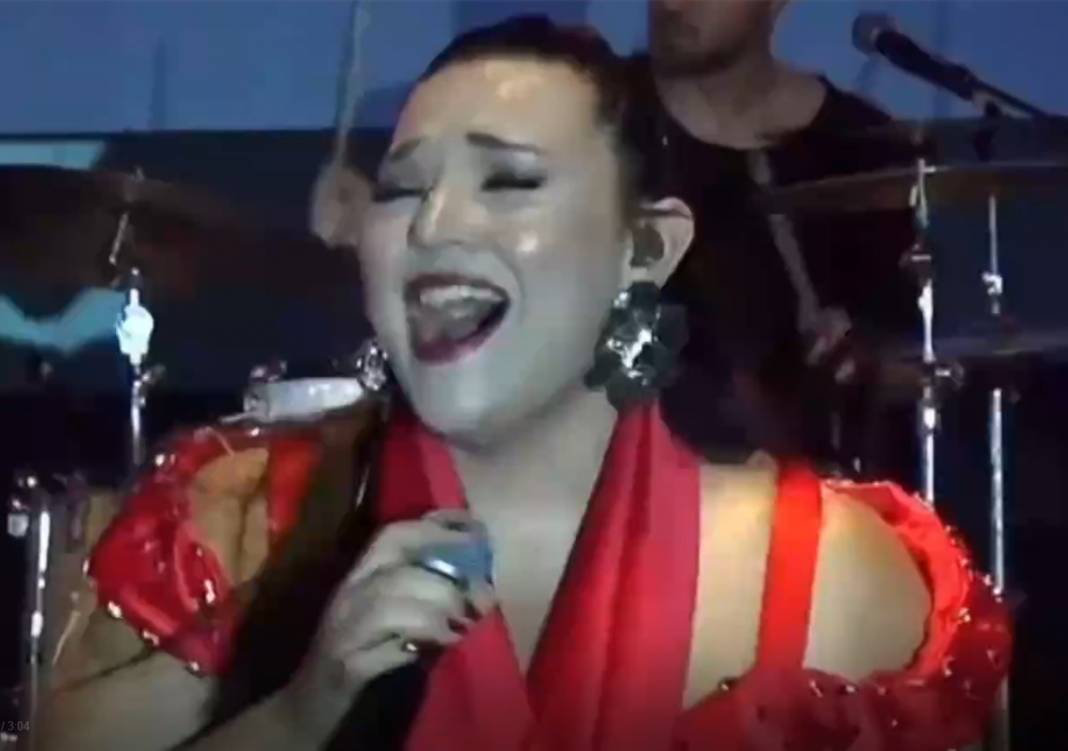 Tuğçe Kandemir'e sahnede kötü sürpriz: Bir anda yere kapaklandı! 7