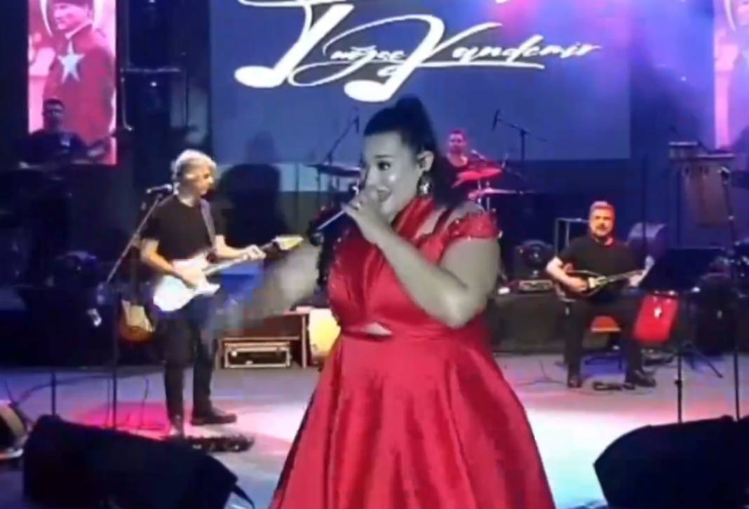 Tuğçe Kandemir'e sahnede kötü sürpriz: Bir anda yere kapaklandı! 6