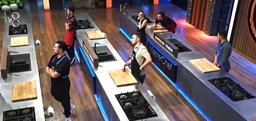 MasterChef'te kriz anları! Mehmet Şef çıgına döndü, o yarışmacıyı stüdyodan kovdu! 10