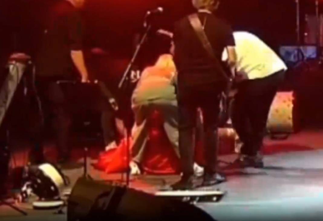 Tuğçe Kandemir'e sahnede kötü sürpriz: Bir anda yere kapaklandı! 3