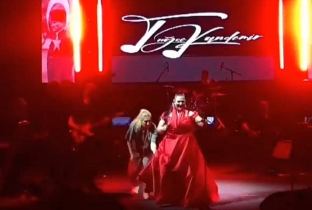 Tuğçe Kandemir'e sahnede kötü sürpriz: Bir anda yere kapaklandı! 5