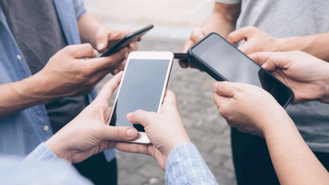 Cep telefonu kullanıcıları dikkat: Milyonlarca telefon 3 ay sonra kullanıma kapatılacak 5