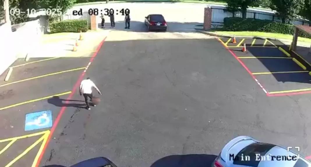 Dünya bu vahşeti konuşuyor! Arkadaşının başını kesti, sokakta yuvarladı, sonrada çöpe attı, nedeni ise şok etti 1