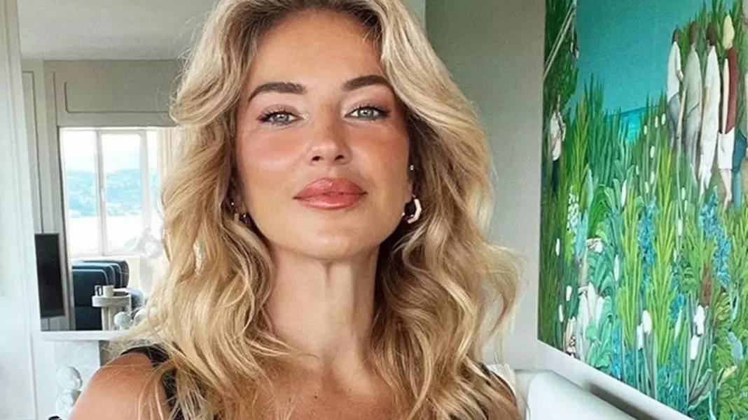 Burcu Esmersoy yatak odası paylaşımı yaparken skandal bir hata ile kocasının çıplak halini paylaştı 4