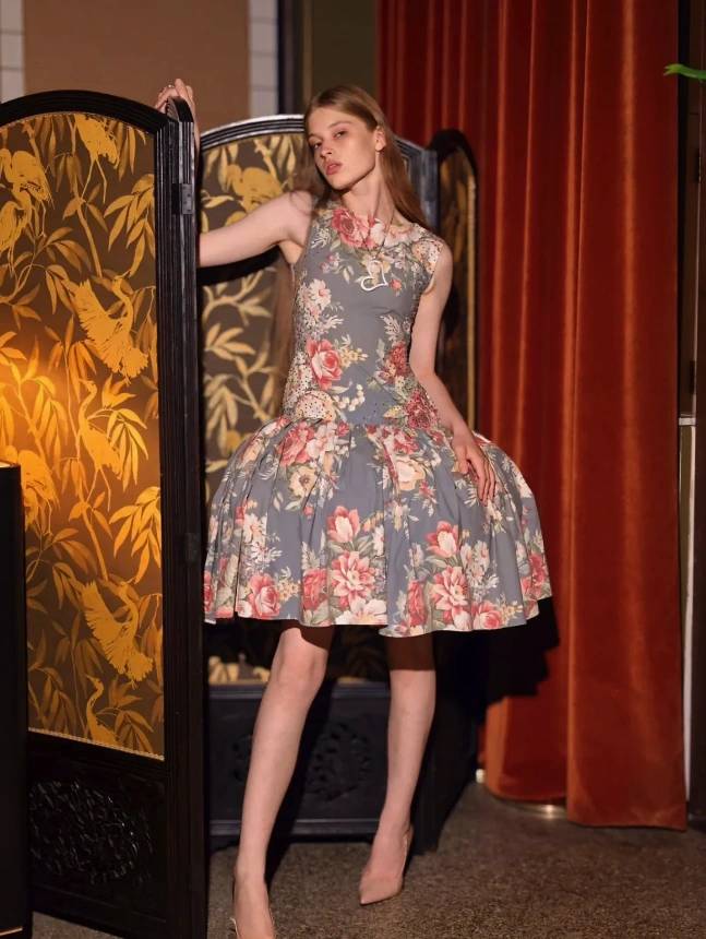 Elen Musk'un 20 yaşındaki kızı Vivian Wilson güzelliği ve zarafetiyle podyumu salladı! 'Babamın gölgesinde olmayacağım' demişti 6