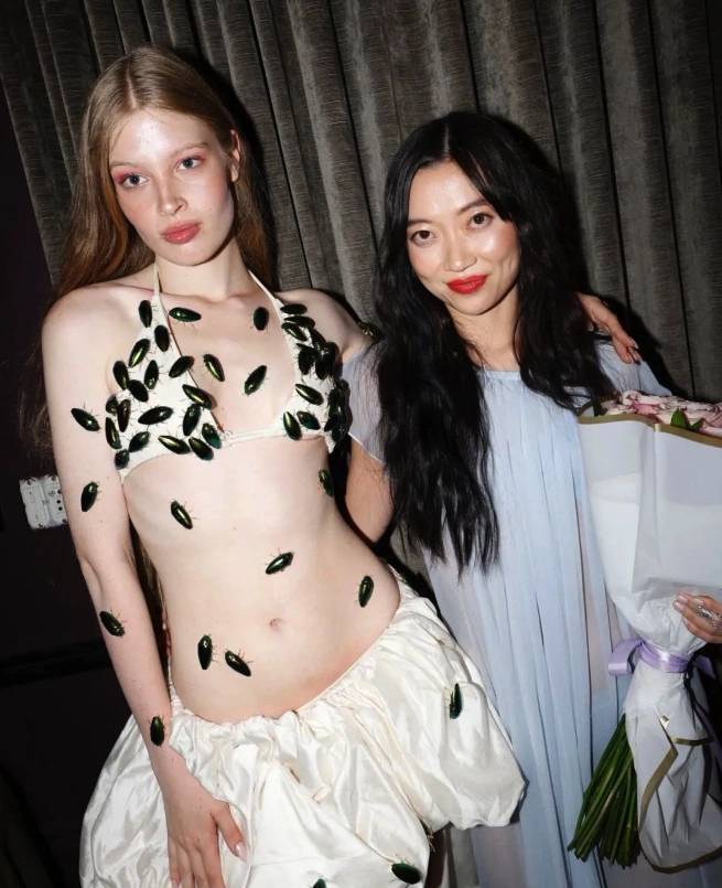 Elen Musk'un 20 yaşındaki kızı Vivian Wilson güzelliği ve zarafetiyle podyumu salladı! 'Babamın gölgesinde olmayacağım' demişti 8