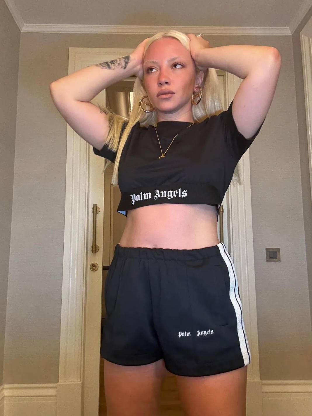 Güzel Şarkıcı Ece Seçkin'den Yardım Çığlığı! 'İmdat' sapığım var yardım edin 7