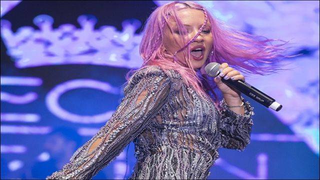 Güzel Şarkıcı Ece Seçkin'den Yardım Çığlığı! 'İmdat' sapığım var yardım edin 5