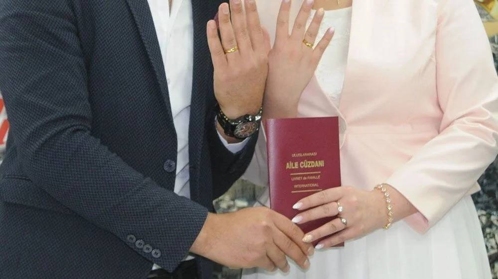 Başkan Erdoğan'dan evlenecek gençlere 2 yeni müjde! 2026 Evlilik kredisi ne kadar oldu, kimler başvurabilir, şartlar nelerdir? 5