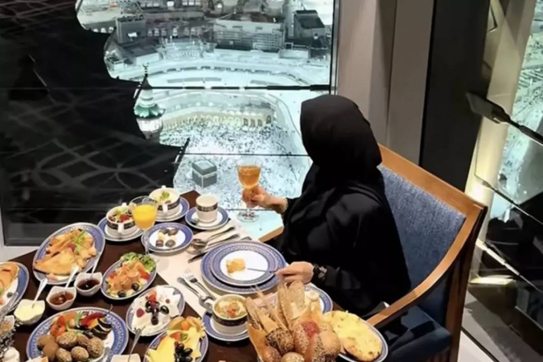 İnsanlığın öldüğü fotoğraf karesi! Gazze'de insanlar açlıktan ölürken, Kabe'den yapılan bu paylaşım infial yarattı 4