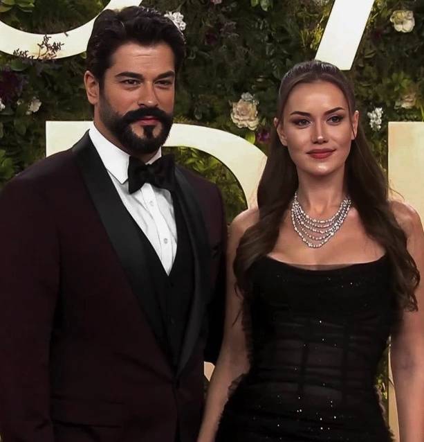 Bunu kimse beklemiyordu! Fahriye Evcen, Burak Özçivit çifti boşanıyor mu? Ortak malların zararına satışı kafaları karıştırdı 3