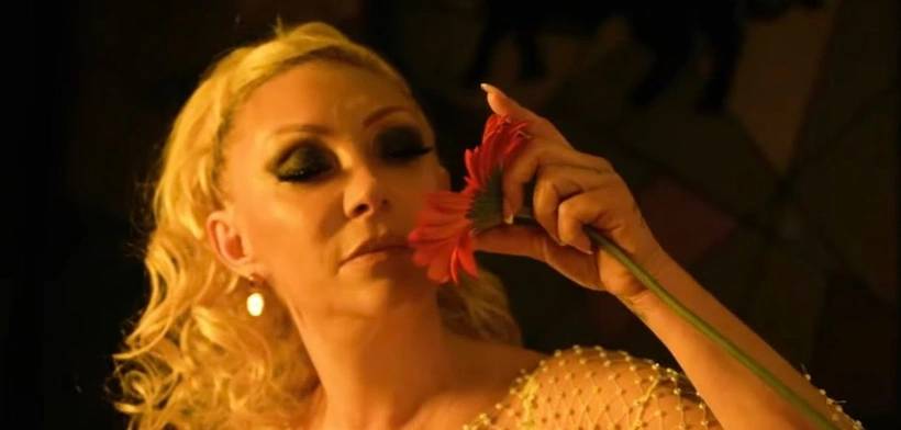 Oğlu acı haberi duyurdu! Şarkıcı Güllü hayatını kaybetti! Güllü (Gül Tut) kimdir, neden öldü, intihar mı etti? 8