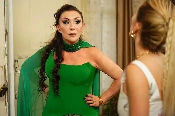 Oğlu acı haberi duyurdu! Şarkıcı Güllü hayatını kaybetti! Güllü (Gül Tut) kimdir, neden öldü, intihar mı etti? 9