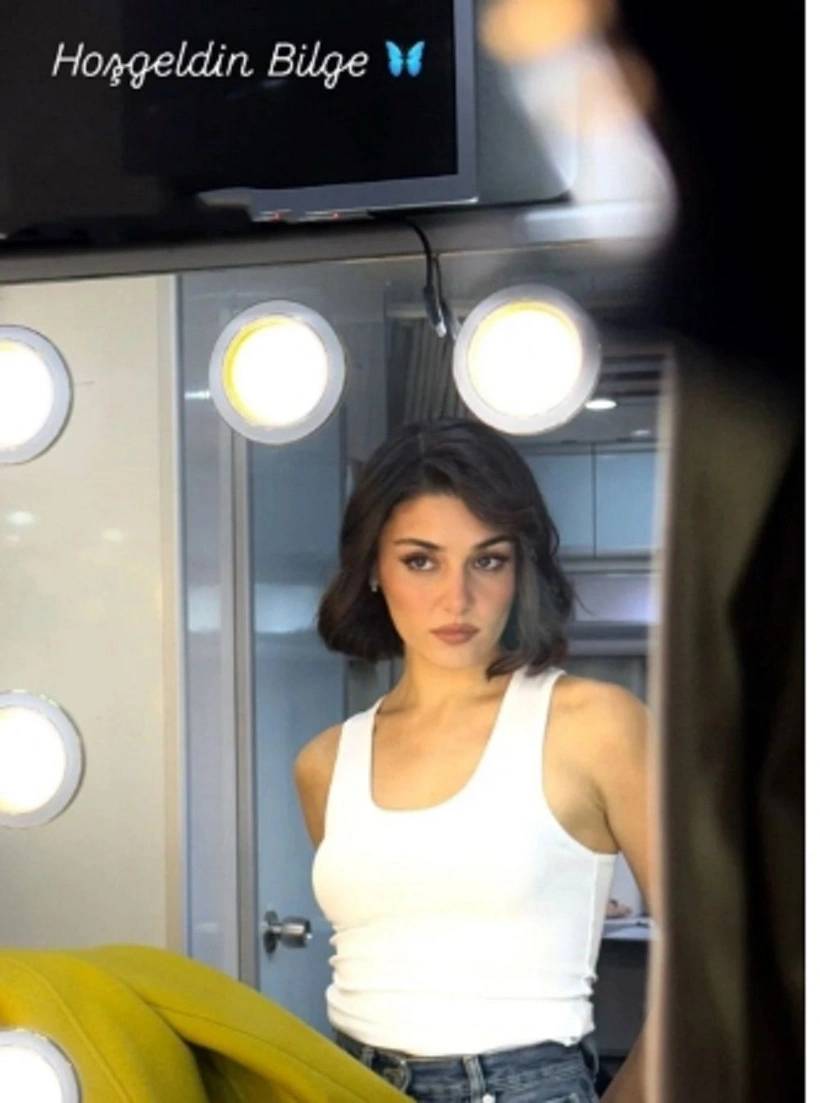 Hande Erçel'den ayrılık sonrası iddialı paylaşım! Ünlü sanatçının banyo pozu paylaşımı kısa sürede binlerce beğeni aldı 5