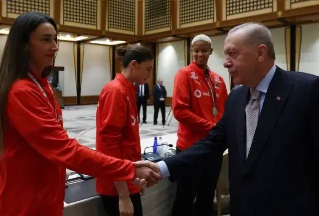 Cumhurbaşkanı Erdoğan'la görüntüsü olay olmuştu! İlkin Aydın'ın babası bakın ne iş yapıyor 1