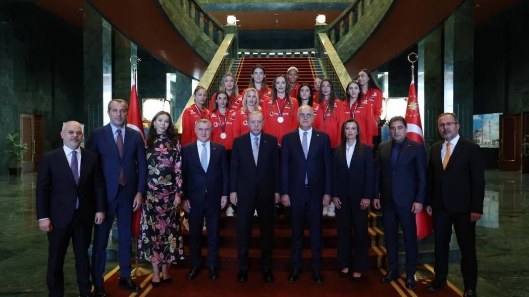 Cumhurbaşkanı Erdoğan'la görüntüsü olay olmuştu! İlkin Aydın'ın babası bakın ne iş yapıyor 3