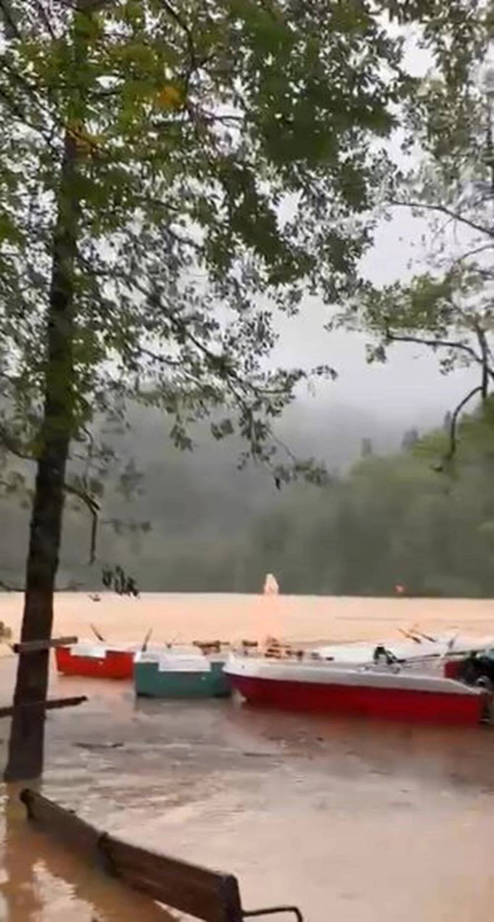 Karadeniz bölgesini sel vurdu! Kuvvetli yağış dört ilde etkili olurken dereler taştı köprüler yıkıldı ev ve iş yerlerini sel bastı 7