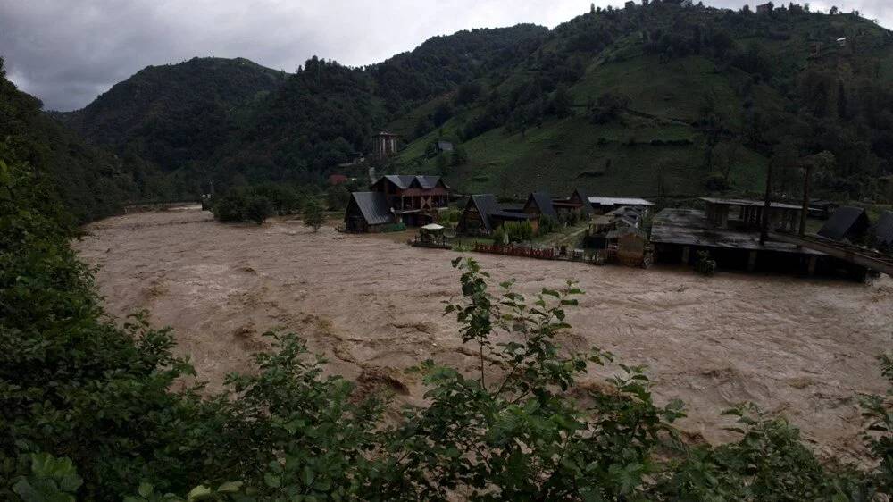 Karadeniz bölgesini sel vurdu! Kuvvetli yağış dört ilde etkili olurken dereler taştı köprüler yıkıldı ev ve iş yerlerini sel bastı 2