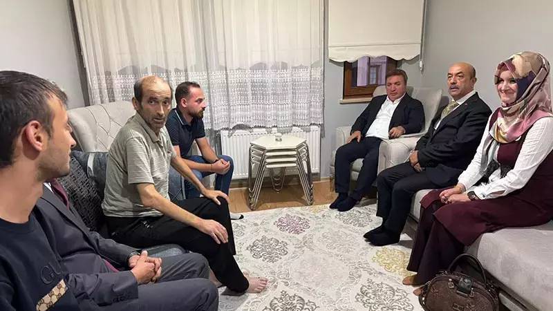 Kübra öğretmen insanlık dersi verdi! Valiyi durdurdu göz yaşları içinde öğrencisine burs istedi 6