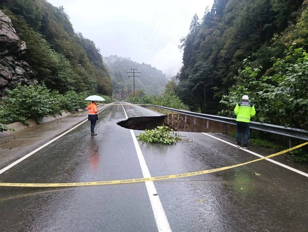 Karadeniz bölgesini sel vurdu! Kuvvetli yağış dört ilde etkili olurken dereler taştı köprüler yıkıldı ev ve iş yerlerini sel bastı 5