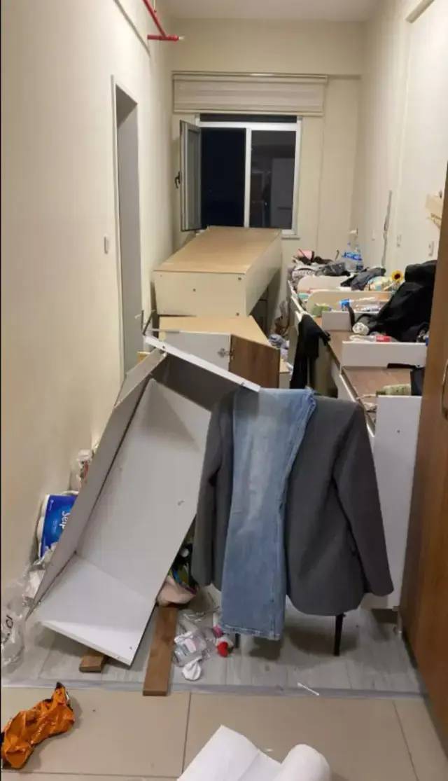 Kız yurdunda akıl almaz sapıklık! Skandal görüntüler: Tadilat için gelen işçilerin yaptıkları mide bulandırdı! 5