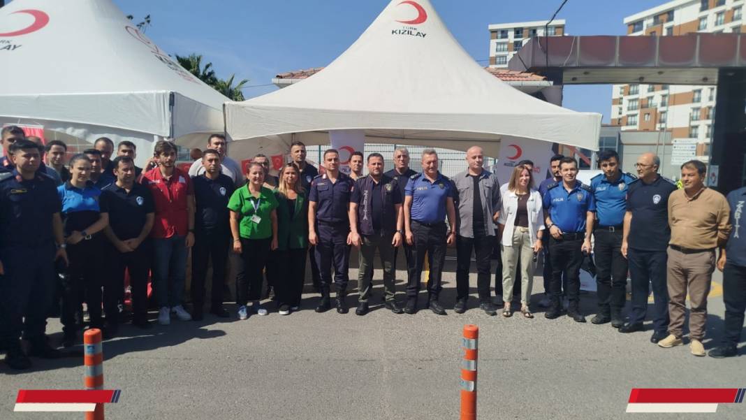 Pendik'te örnek davranış! İlçe kolluk kuvvetleri Kızılay'a kan bağışında bulundu 1
