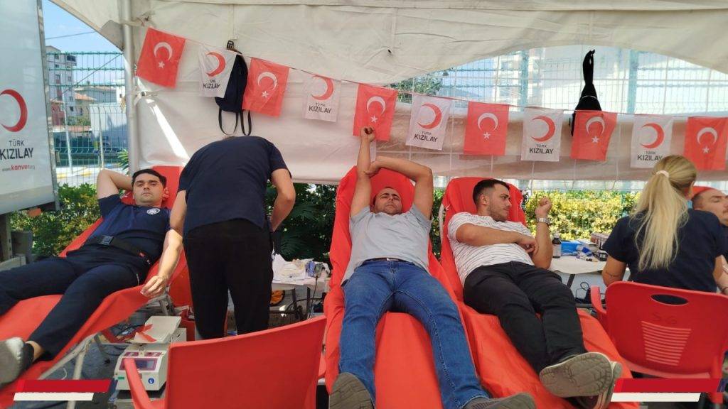 Pendik'te örnek davranış! İlçe kolluk kuvvetleri Kızılay'a kan bağışında bulundu 3