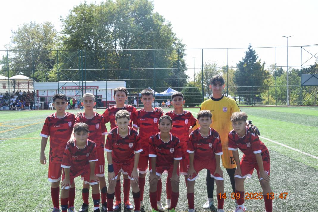 Pendikspor altyapısı başarılara doymuyor! Pendik U-13 elit cup şampiyonu Pendikspor oldu 8