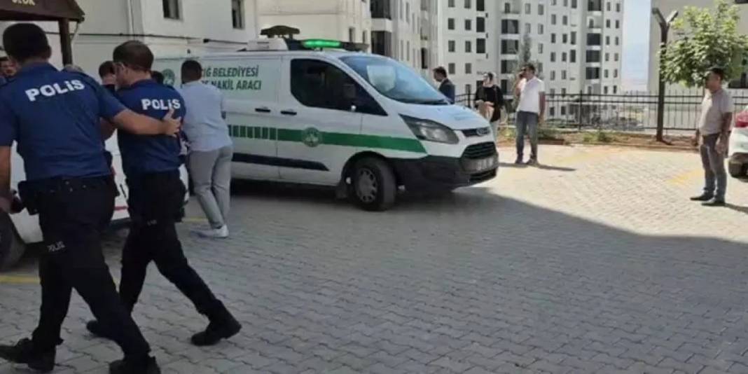 Başkomiser evinde karısı ile yakaladığı askeri personeli öldürdü: Kadın yaşananları an be an anlattı 1