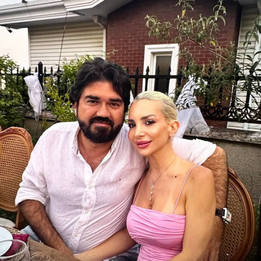 Rasim Ozan Kütahayalı'nın eşi Pınar Ayaz kimdir, nerelidir, kaç yaşındadır, Instagram hesabı ne  mesleği nedir 5